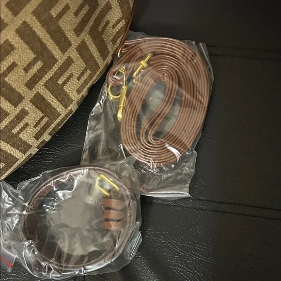 FF Canvas Crescent Shoulder Bag - Picture 6 of 6